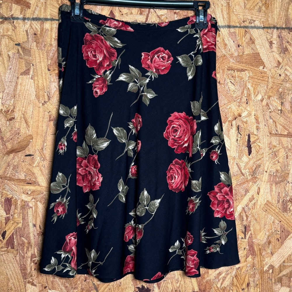 VTG Express Black Rose Floral Print Knee Length Skirt Feminine Classy Elegant M